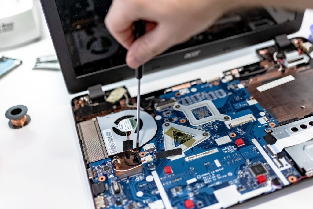 pexels-it-services-eu-7639373
